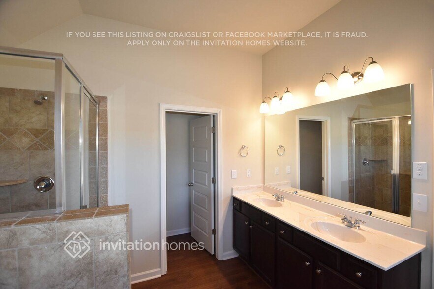 Building Photo - 2813 Birmingham Dr