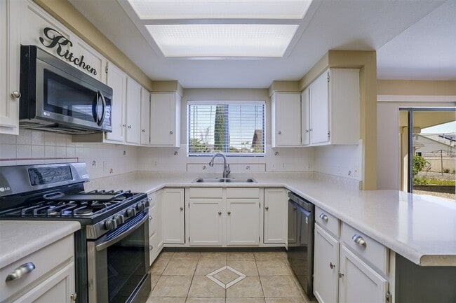 Building Photo - Home With 2 En-Suite Bedrooms in Prescott Valley