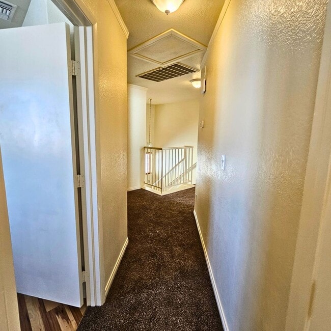 Building Photo - MOVE-IN READY 4BR/3BA SINGLE FAMILY HOME I...