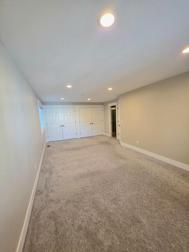 Building Photo - Auburn west hill 4 bedroom and 3 bathroom well maintained home.  Available NOW!