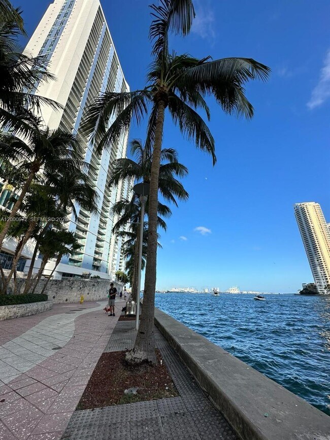 Building Photo - 325 S Biscayne Blvd