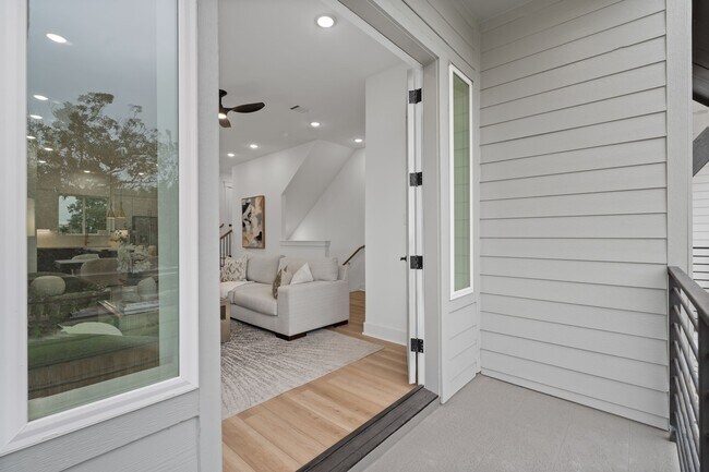 Building Photo - 717 Janisch Rd