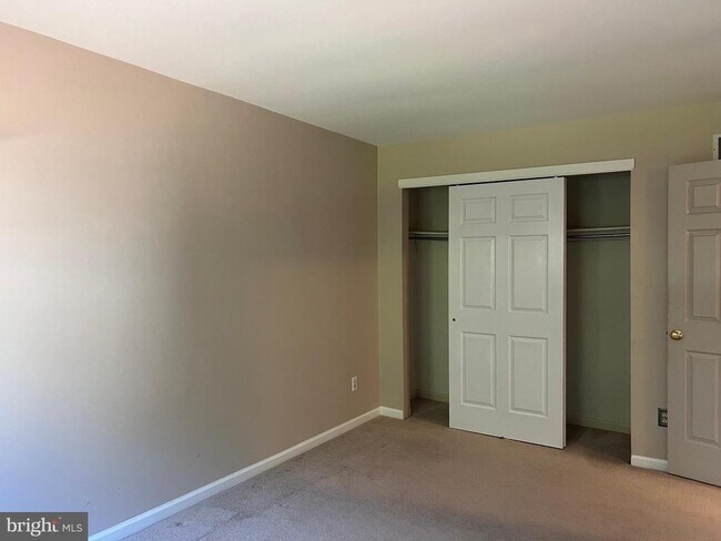 Building Photo - 3576 Windridge Dr