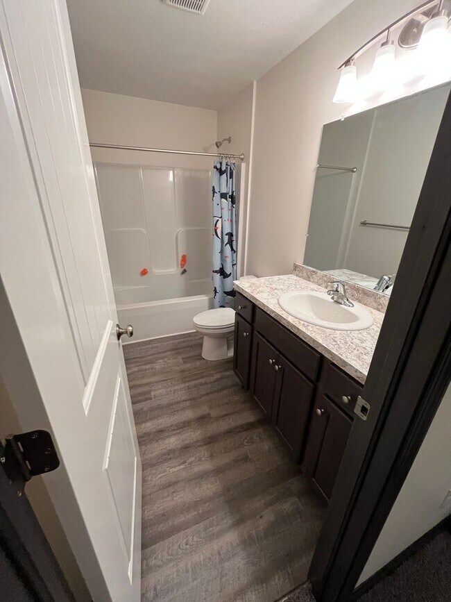 Building Photo - 147 Southpark Dr
