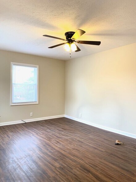 Building Photo - 3-Bedroom Woodlawn Retreat with Gleaming Hardwoods & Spacious Layout!