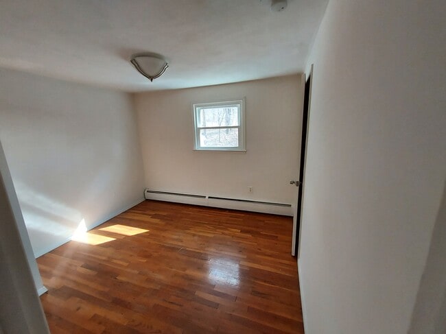 Building Photo - 368 Howard Dr