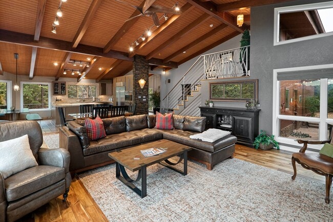 Building Photo - FURNISHED 6-12 MONTH LEASE - WEST SEDONA - GATED COMMUNITY