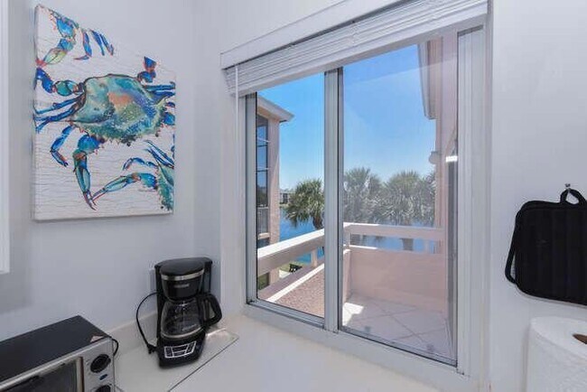 Building Photo - 353 S US Hwy 1