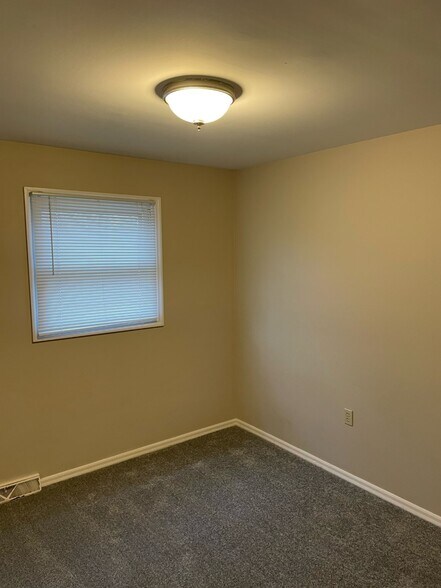 Building Photo - 906 Willcliff Dr