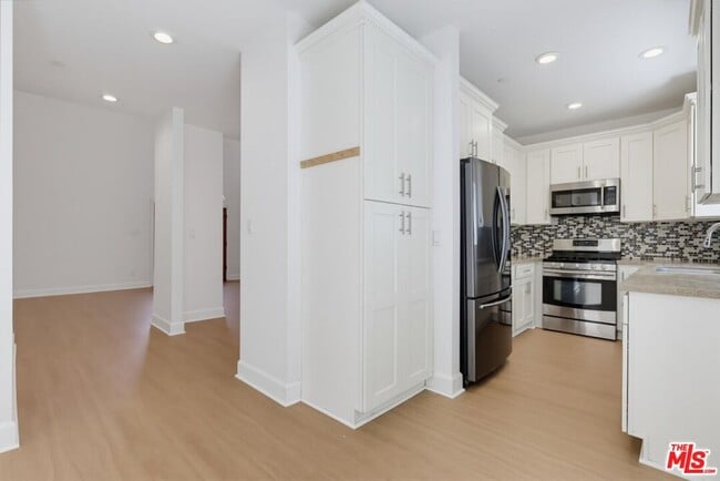Building Photo - 3528 Mesquite Dr