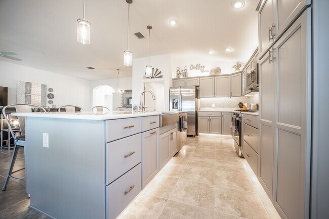 Building Photo - Seasonal 3BR/2BA  with 2-car Garage and PO...
