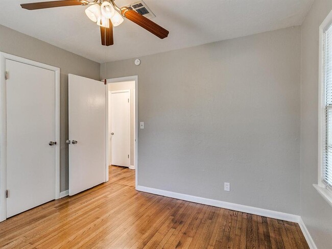 Building Photo - 710 Highland Pkwy