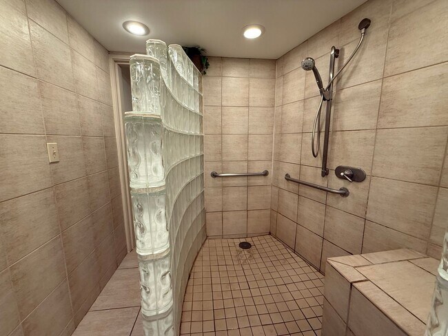 Building Photo - Mostly Furnished 2BR/2BA Condo