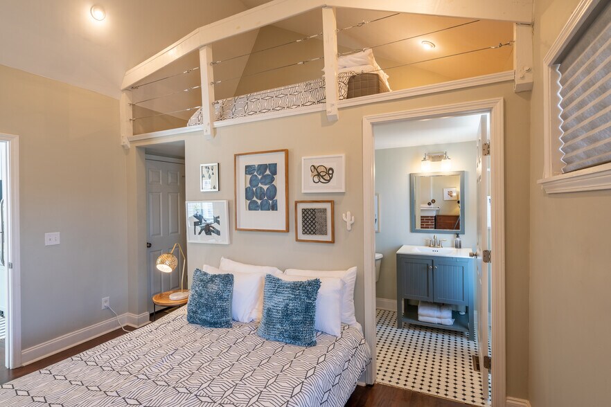 Building Photo - 604 Glen Iris Dr NE
