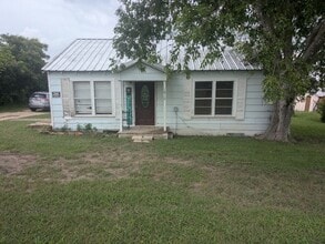 Building Photo - 3 Bed 1 Bath with Large Yard, Workshop, and Laundry Hookups