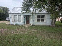 Building Photo - 3 Bed 1 Bath with Large Yard, Workshop, and Laundry Hookups
