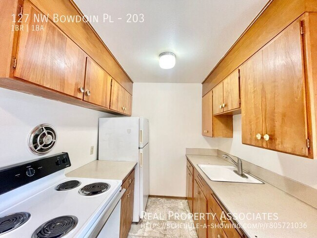 Building Photo - 127 NW Bowdoin Pl