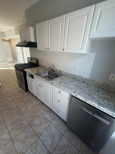 Building Photo - 1429 Tremont St