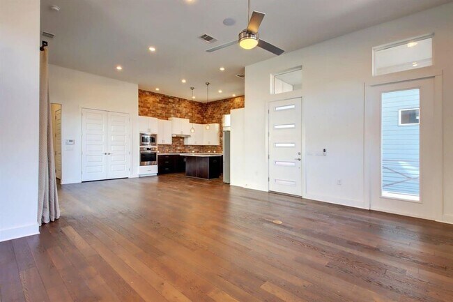 Building Photo - 6133 Seville Dr