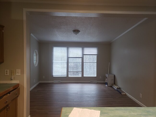 Building Photo - 2084 White Pine M H P Rd