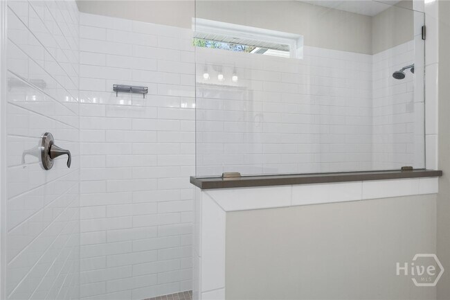 Building Photo - 241 Ridgewood Park Dr S