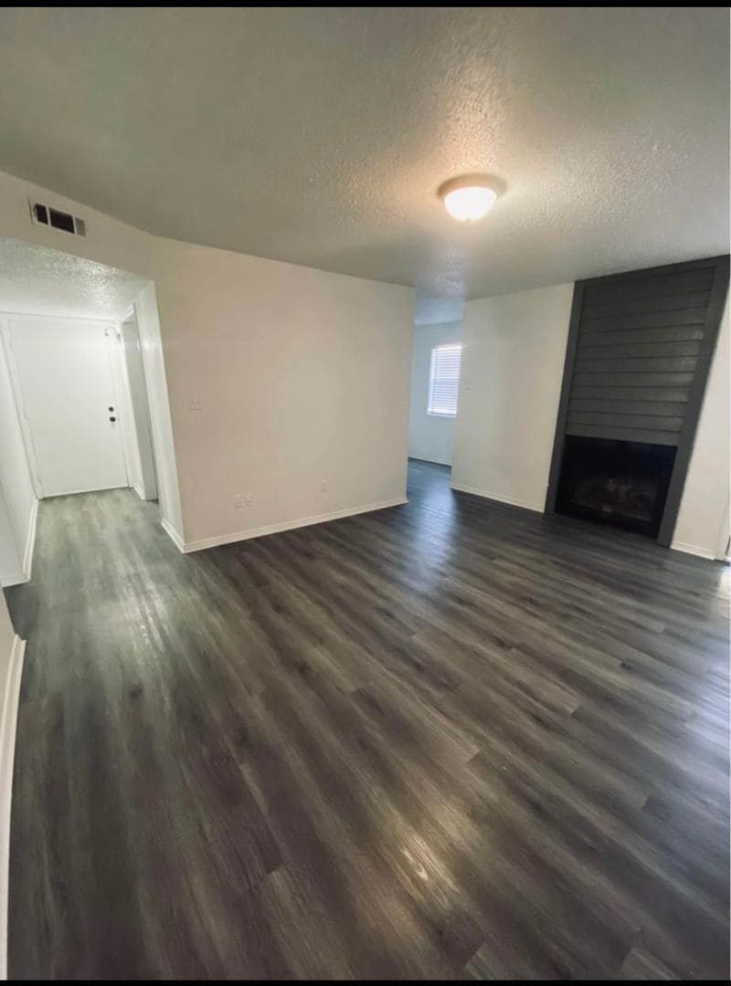Interior Photo - Glen Oaks Apartments