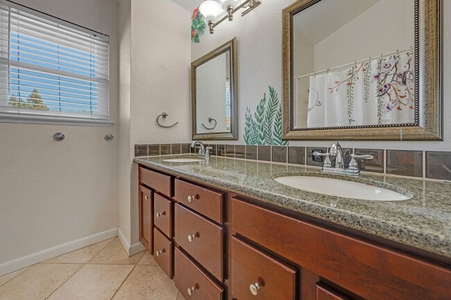 Building Photo - 3 Bedroom Folsom Home with Updated Kitchen, Pool and 3-Car Garage!