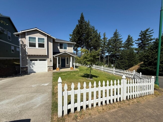 Building Photo - 3 Bedroom House For Rent In Cascade Locks