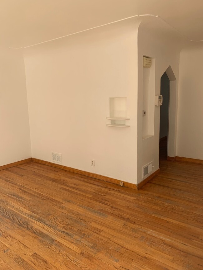 Building Photo - 1769 Clinton St