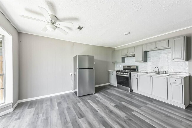 Building Photo - 14249 Brownsville St