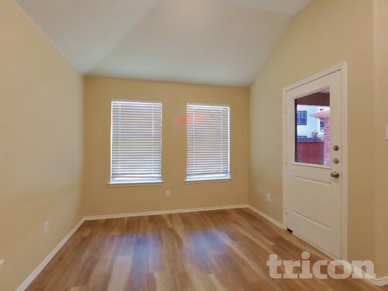 Building Photo - 2428 Dolostone Dr