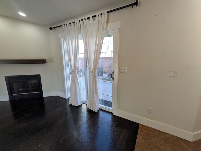 Building Photo - Low-Maintenance Living in the Heart of St. George