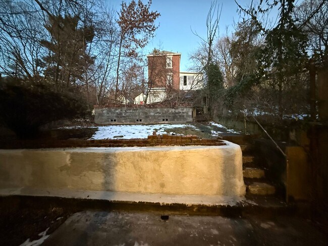 Building Photo - Updated 3BR 1 bath house now showing!