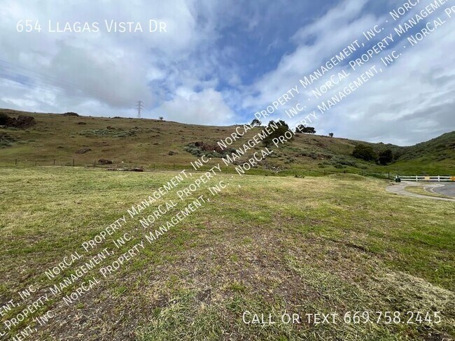 Building Photo - 654 Llagas Vista Dr