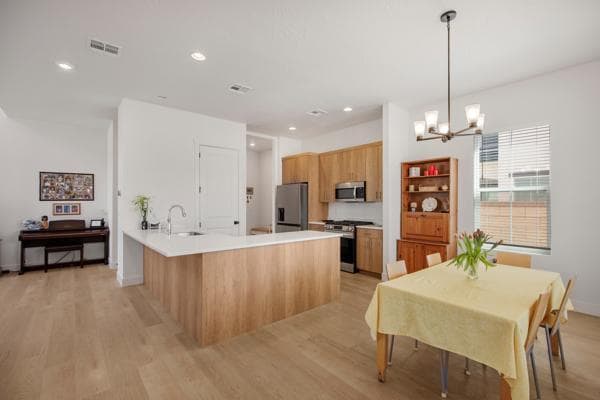 Building Photo - 672 W Cyn Pne Dr