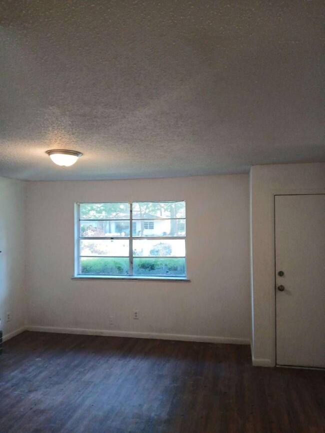 Building Photo - 287 SE Hanover Pl