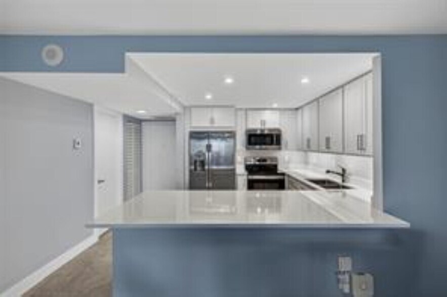 Building Photo - 1800 N Andrews Ave