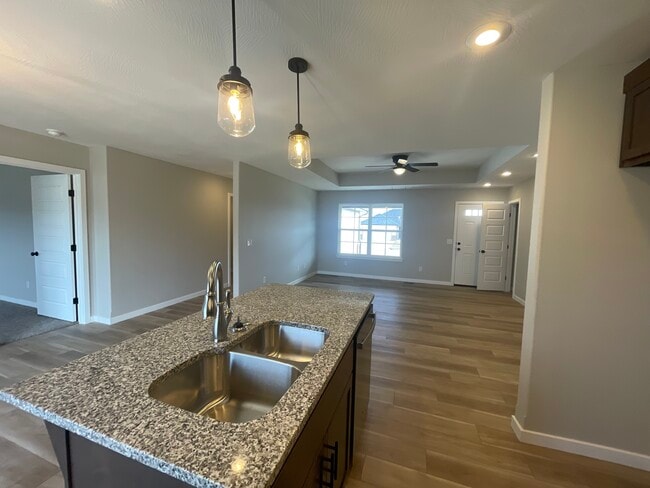 Building Photo - 671 N Jozlynn Ave