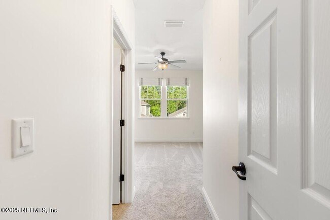 Building Photo - 350 Brambly Vine Dr