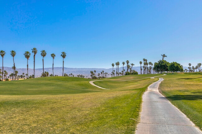 Building Photo - 651 Vista Lago Cir N