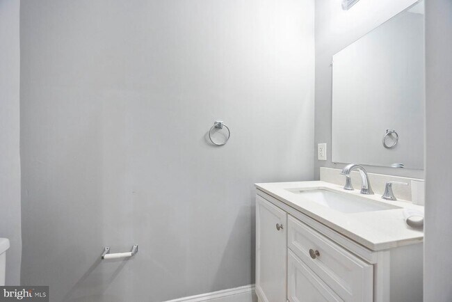 Building Photo - 2909 Echodale Ave