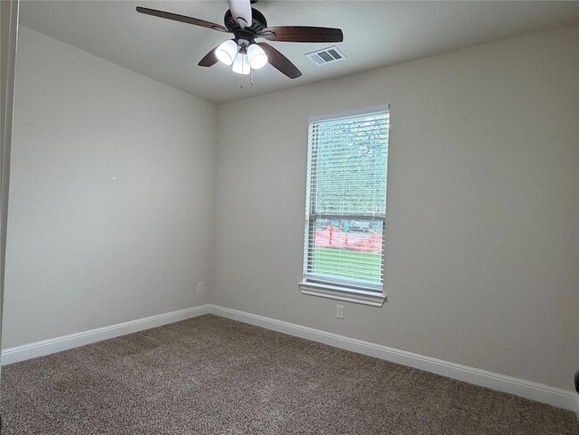 Building Photo - 206 Fairway Cir