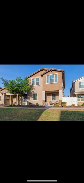 Building Photo - 2264 S Henry Ln