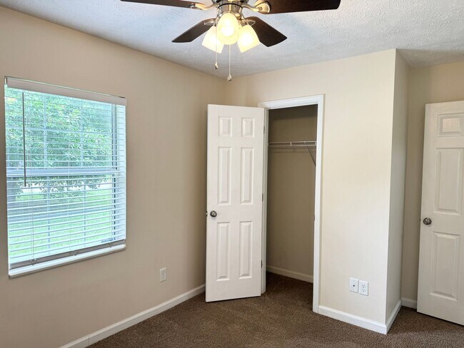 Building Photo - Beautiful Home