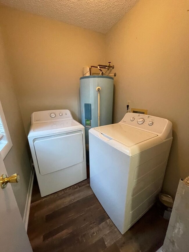 Building Photo - Rolling Acres