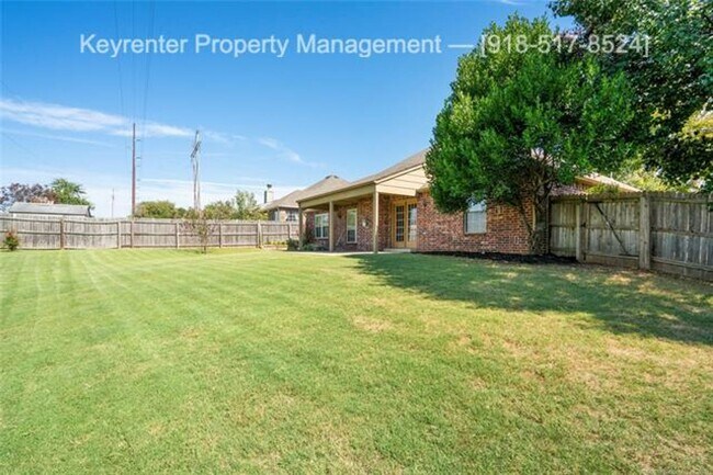 Building Photo - 3 Bed | 2 Bath | Jenks