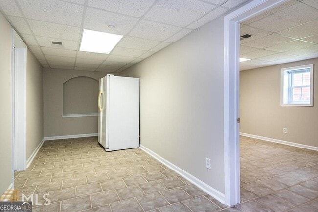 Building Photo - 225 Heritage Lake Dr