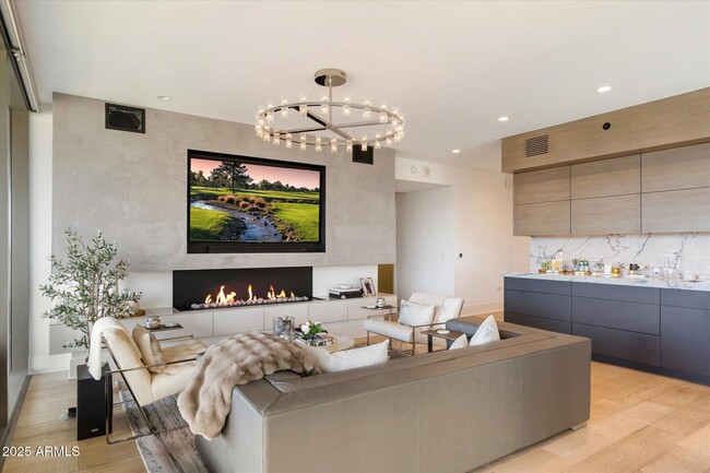 Building Photo - 7180 E Kierland Blvd