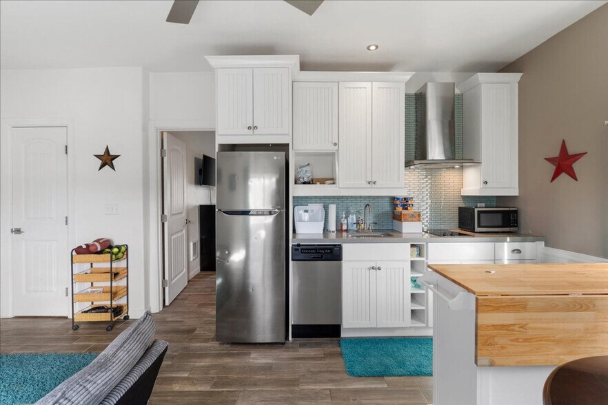 Building Photo - 2402 Desert Willow Dr
