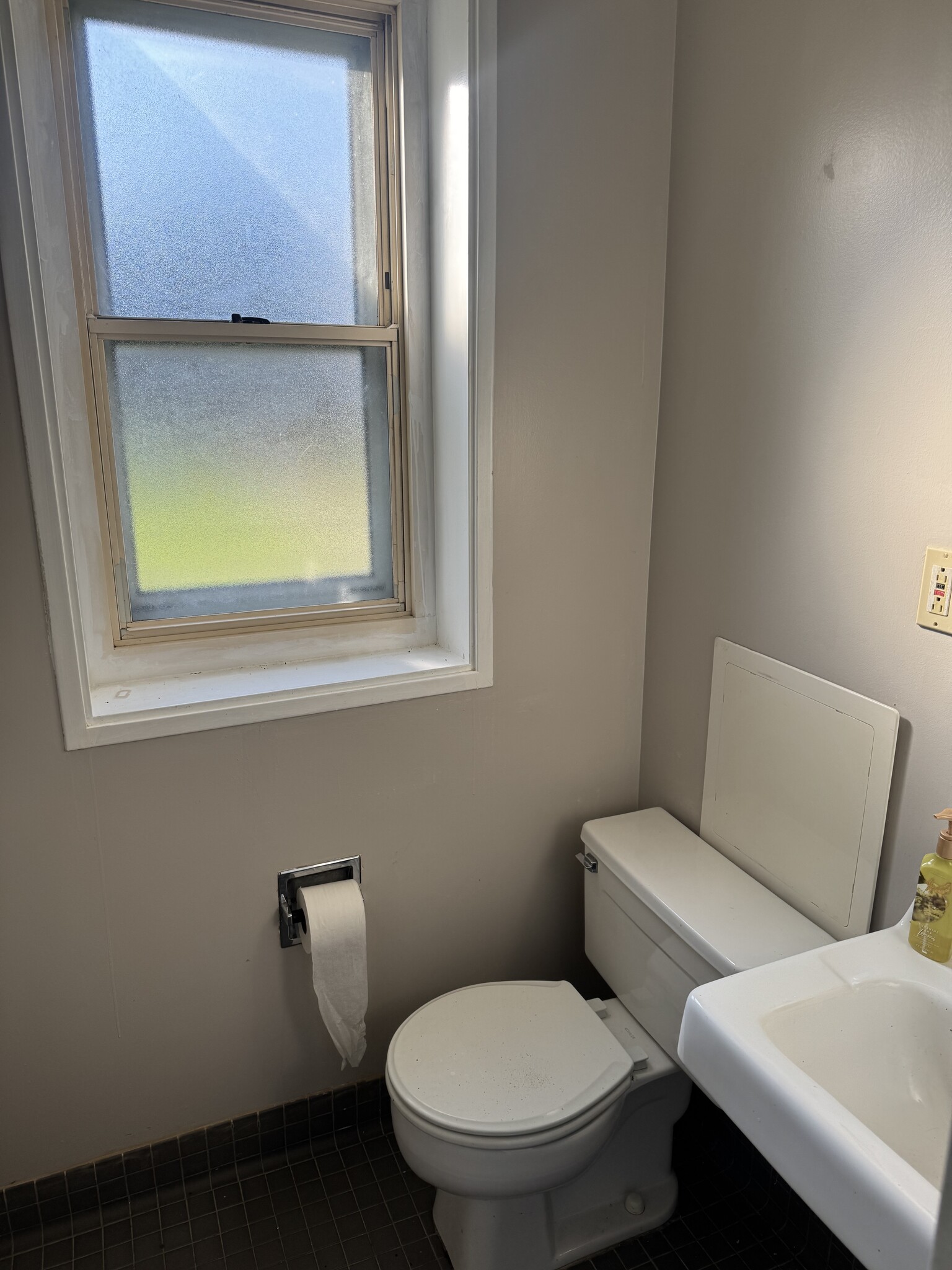 1/2 Bath - 1905 Magellan Ct